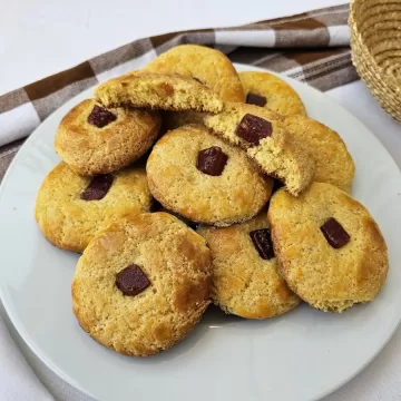 Broa de fubá com goiabada