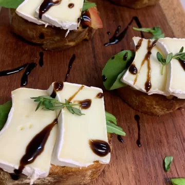 Bruschettas de queijo brie