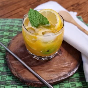 Caipirinha de limão com maracujá