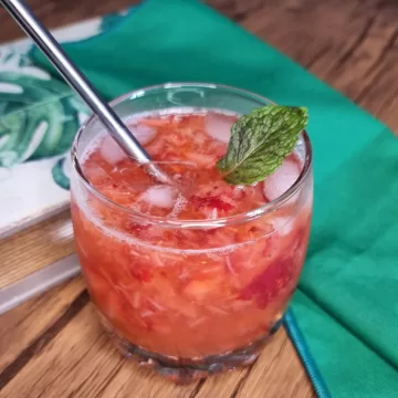 Caipirinha de morango simples