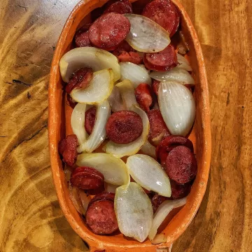 Calabresa acebolada