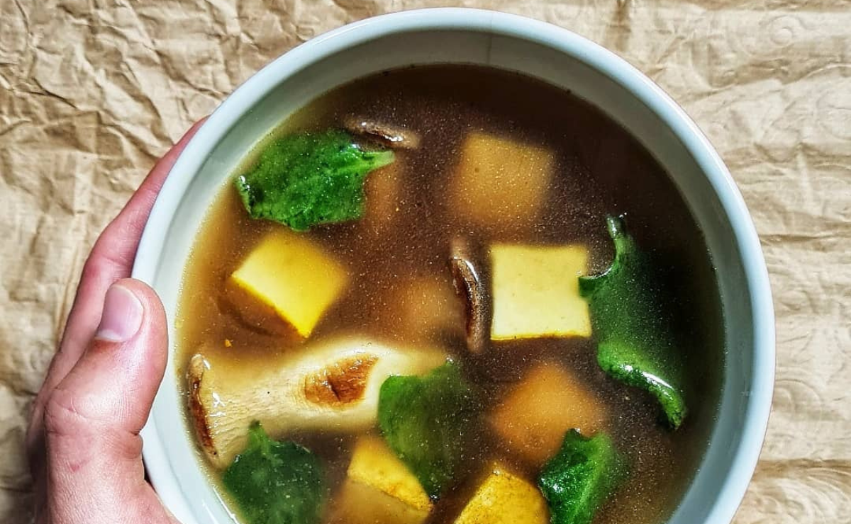Caldo de cogumelos com tofu