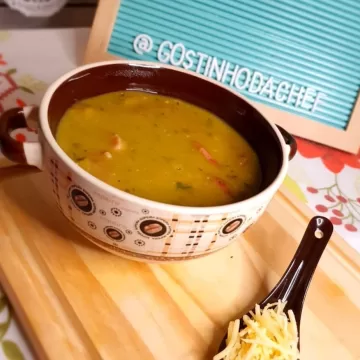 Caldo de ervilha com calabresa