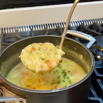 Caldo de frango com mandioca