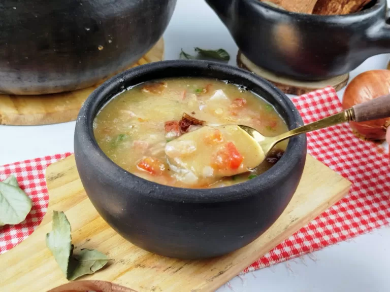Receita de Caldo de mandioca com calabresa