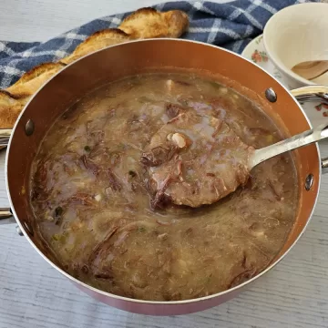 Caldo de mandioca com carne-seca