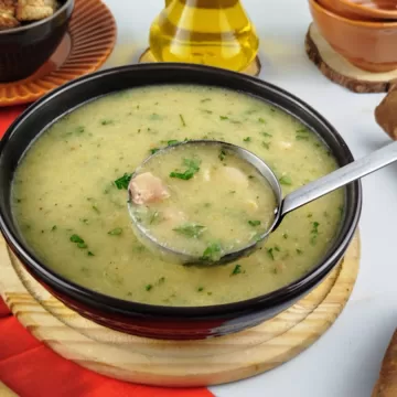 Caldo de mandioca fácil e rápido