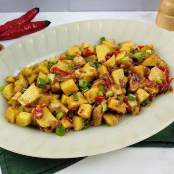 Cará-moela com cebolas caramelizadas