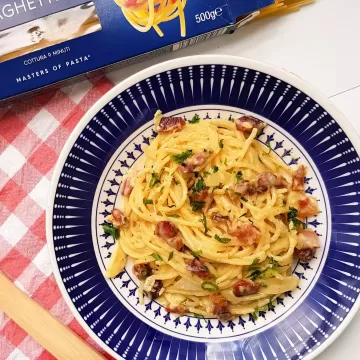Carbonara com queijo curado