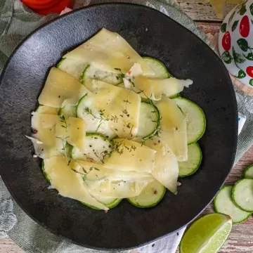Carpaccio de abobrinha com parmesão
