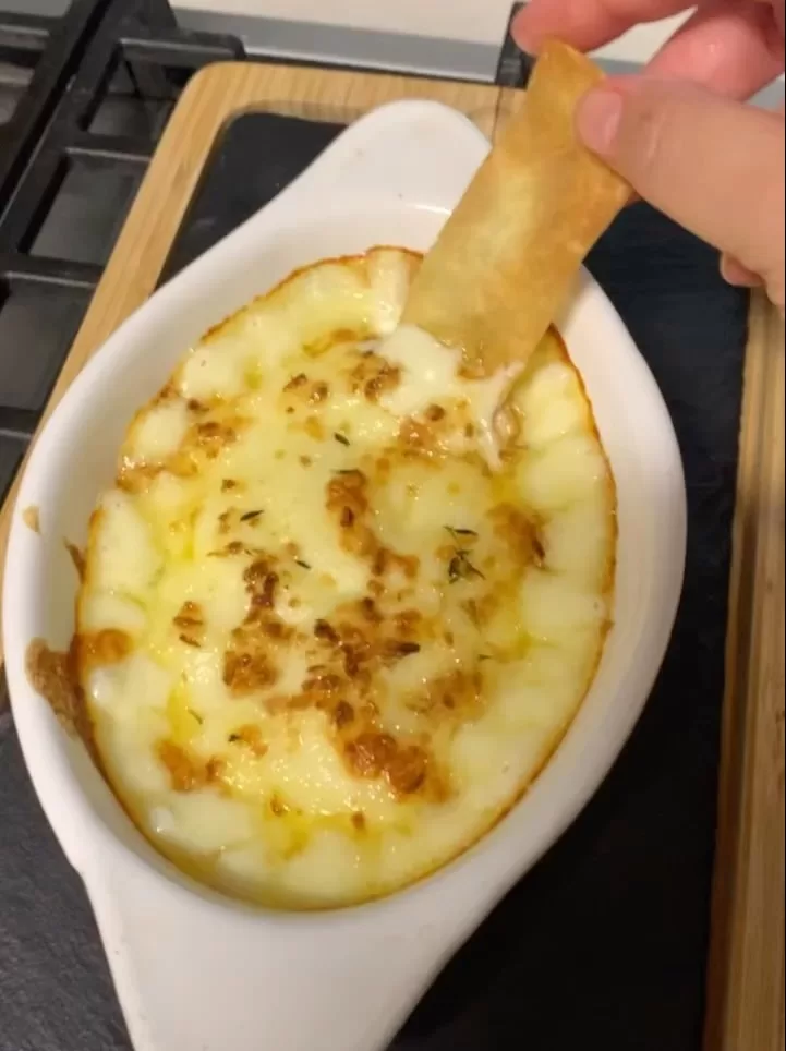 Receita de Catupiry ao forno com alho