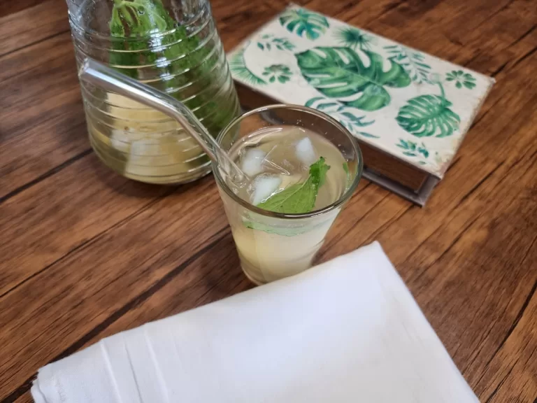 Receita de Chá gelado com casca de abacaxi