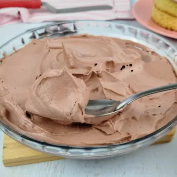 Chantilly de chocolate com creme de leite