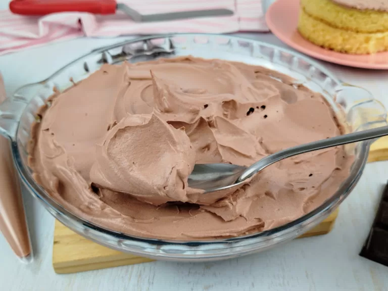 Receita de Chantilly de chocolate com creme de leite