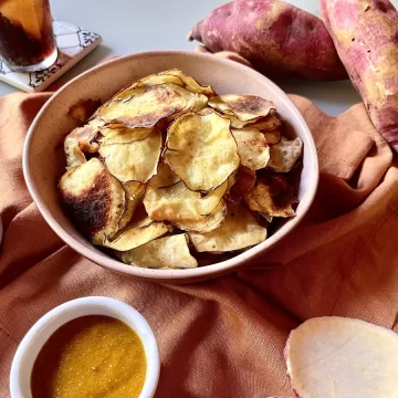 Chips assado de batata-doce e alecrim