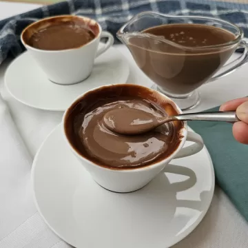 Chocolate quente com leite condensado