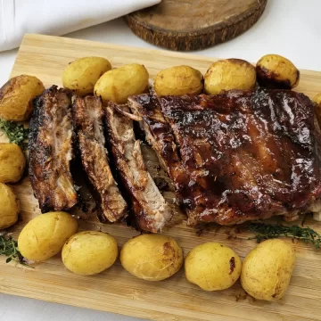Costelinha de porco caramelizada no forno