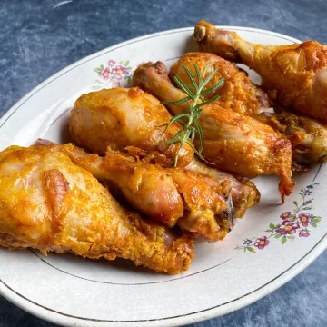 Coxa de frango assada crocante de forno