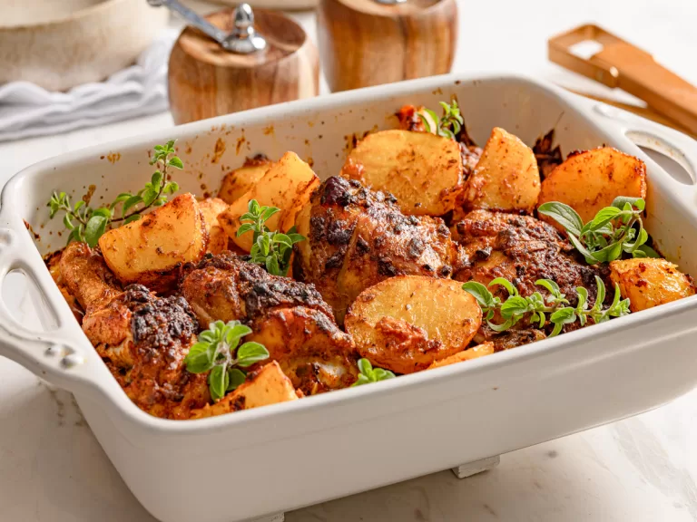 Receita de Coxa e sobrecoxa assada com batata