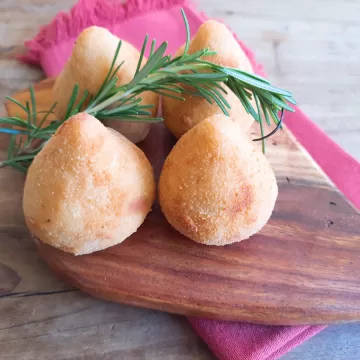 Coxinha com massa de arroz