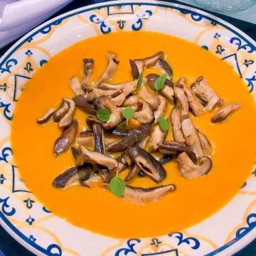 Creme de abóbora japonesa com shitake