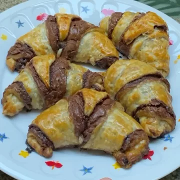 Croissant de chocolate com 2 ingredientes