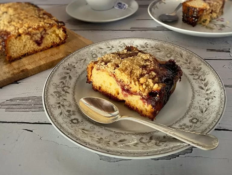 Receita de Cuca com geleia de uva