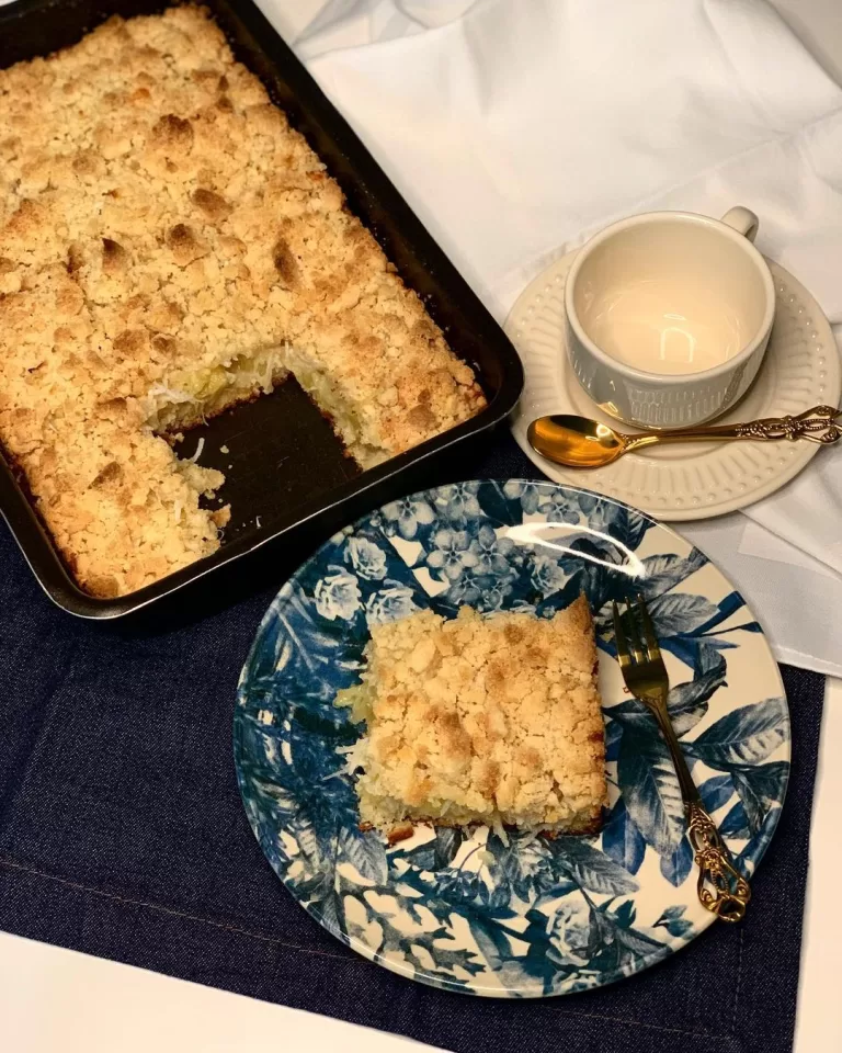 Receita de Cuca de abacaxi com coco