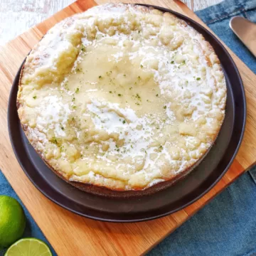 Cuca de limão com iogurte e cream cheese