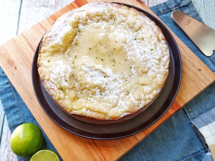 Receita de Cuca de limão com iogurte e cream cheese