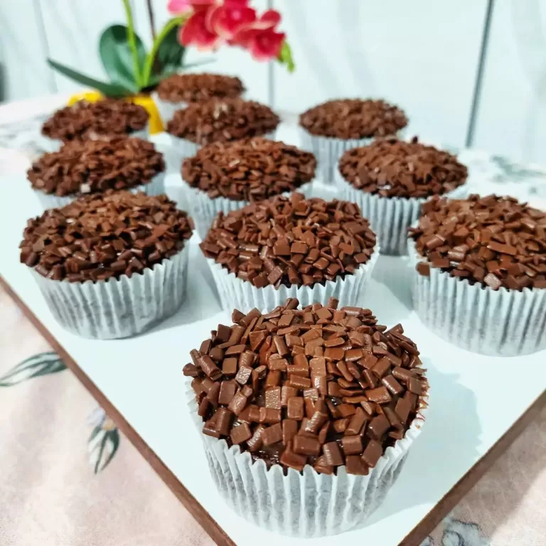 Receita de Cupcake de chocolate com brigadeiro