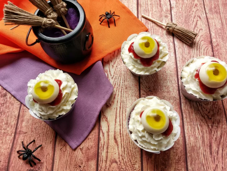 Receita de Cupcakes olhos de zumbi