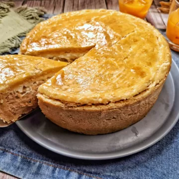 Empadão de frango cremoso