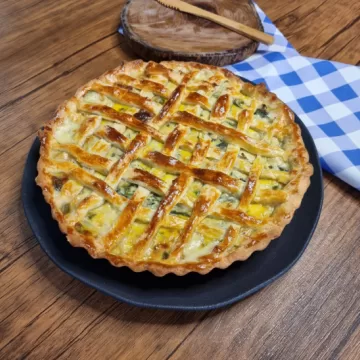 Empadão de queijo com espinafre