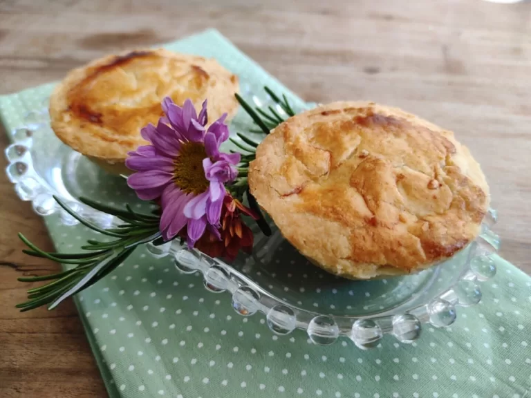 Receita de Empadinha de calabresa com requeijão