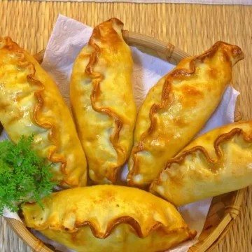 Empanadas de carne, azeitona e ovo