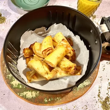 Enroladinho de queijo e presunto na airfryer