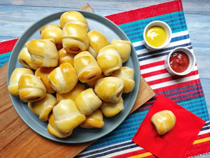 Receita de Enroladinho de salsicha assado