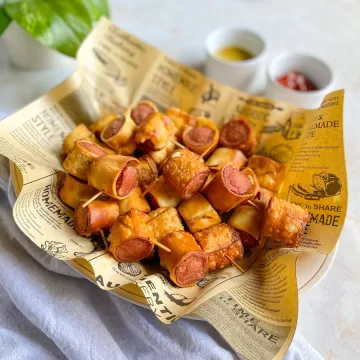 Enroladinho de salsicha com massa de pastel