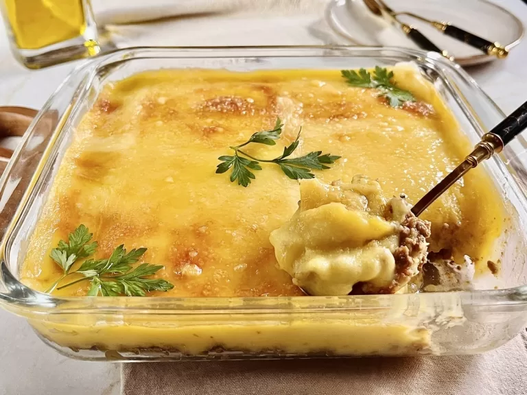 Receita de Escondidinho de carne moída com mandioca salsa