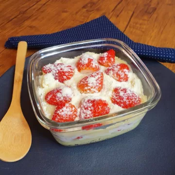 Escondidinho de morango com leite Ninho