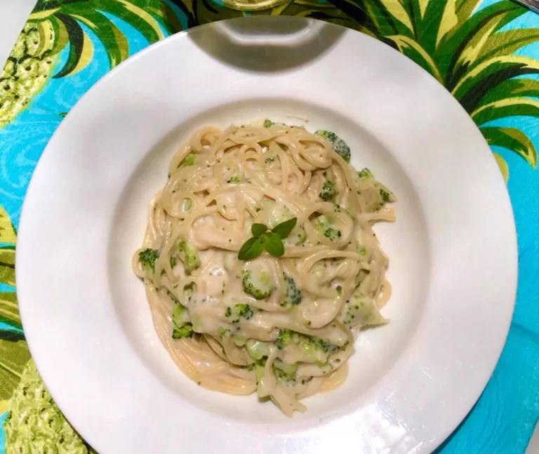 Receita de Espaguete ao bechamel com brócolis