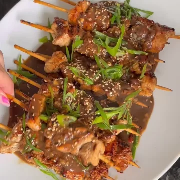 Espetinho japonês de frango