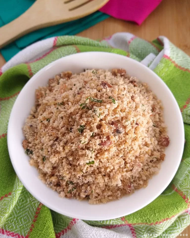 Receita de Farofa com bacon e creme de cebola