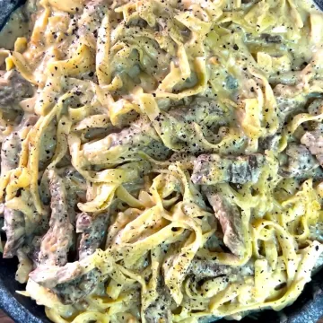 Fettuccine ao molho de gorgonzola e mignon