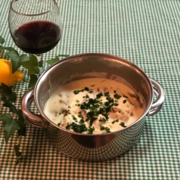 Filé de frango ao molho de limão com queijo