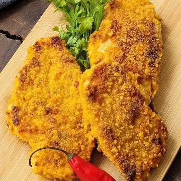 Filé de frango com crosta de farinha de milho