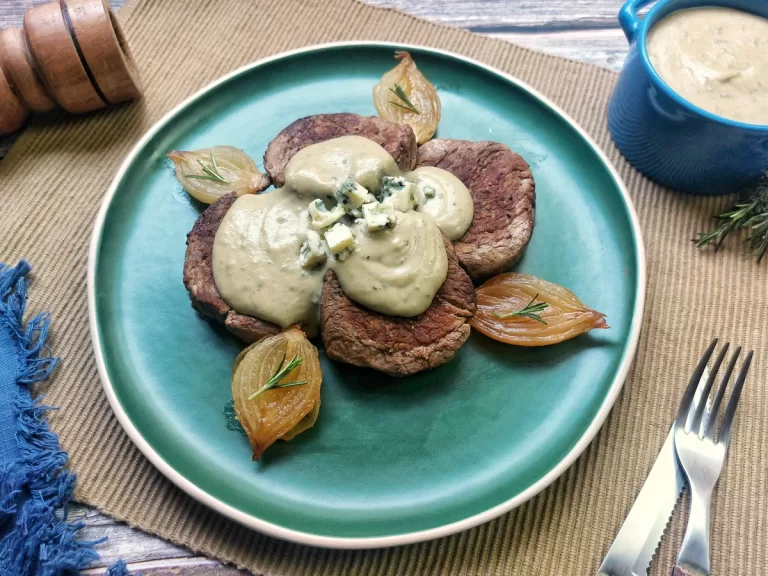 Receita de Filé mignon ao molho de gorgonzola