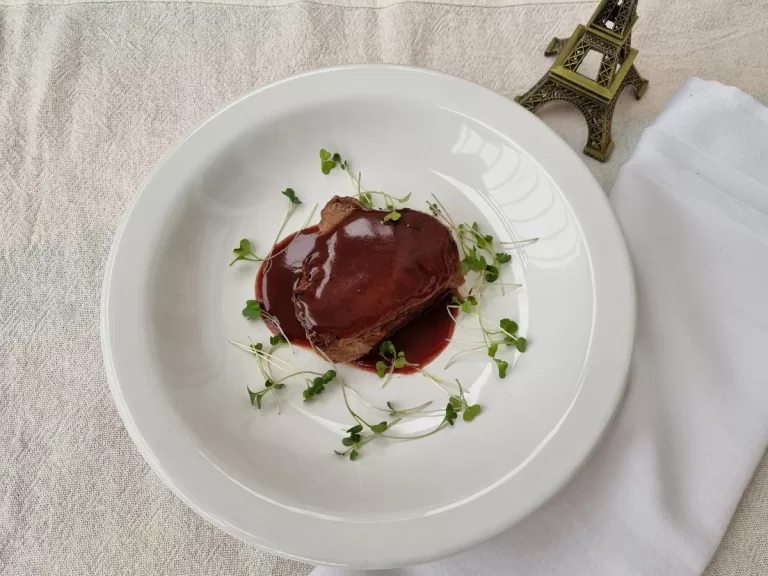 Receita de Filé mignon com molho de vinho tinto