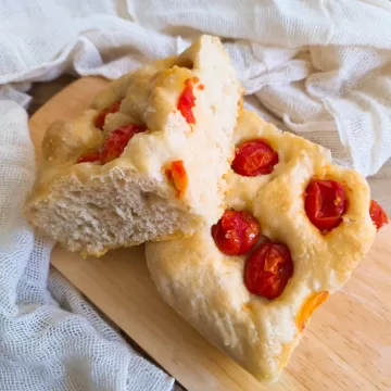 Focaccia com tomate-cereja